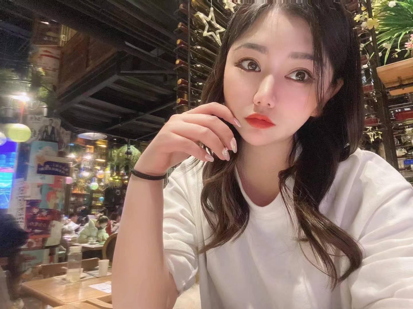 高贵优雅学生妹