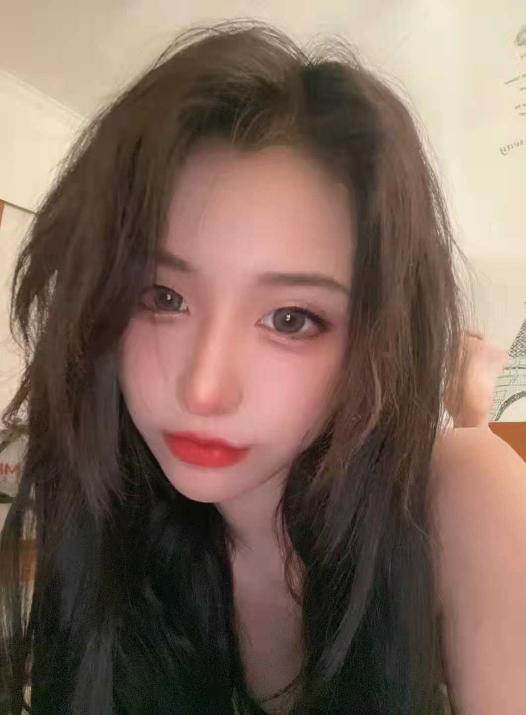 刚毕业大学生听话乖巧